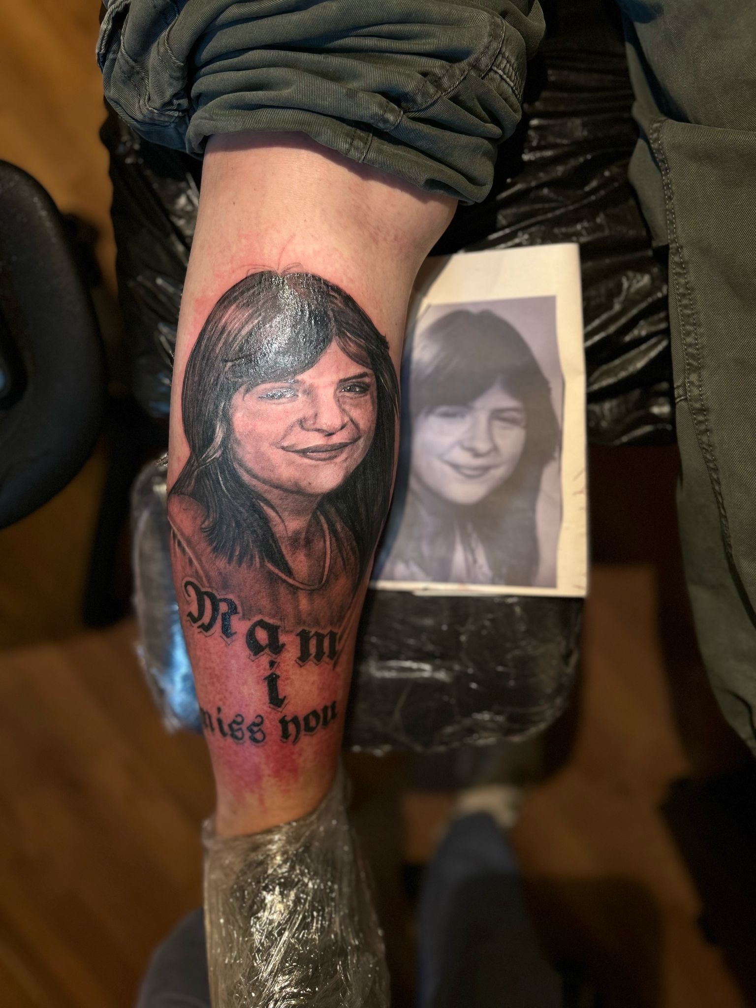 Portrait einer jungen Frau auf der Wade